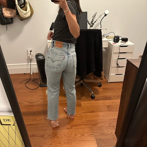 VINTAGE LEVIS HIGH WAISTED CUT OFFS - Picture 3 of 7